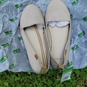Brand new with tags Sanuk flats